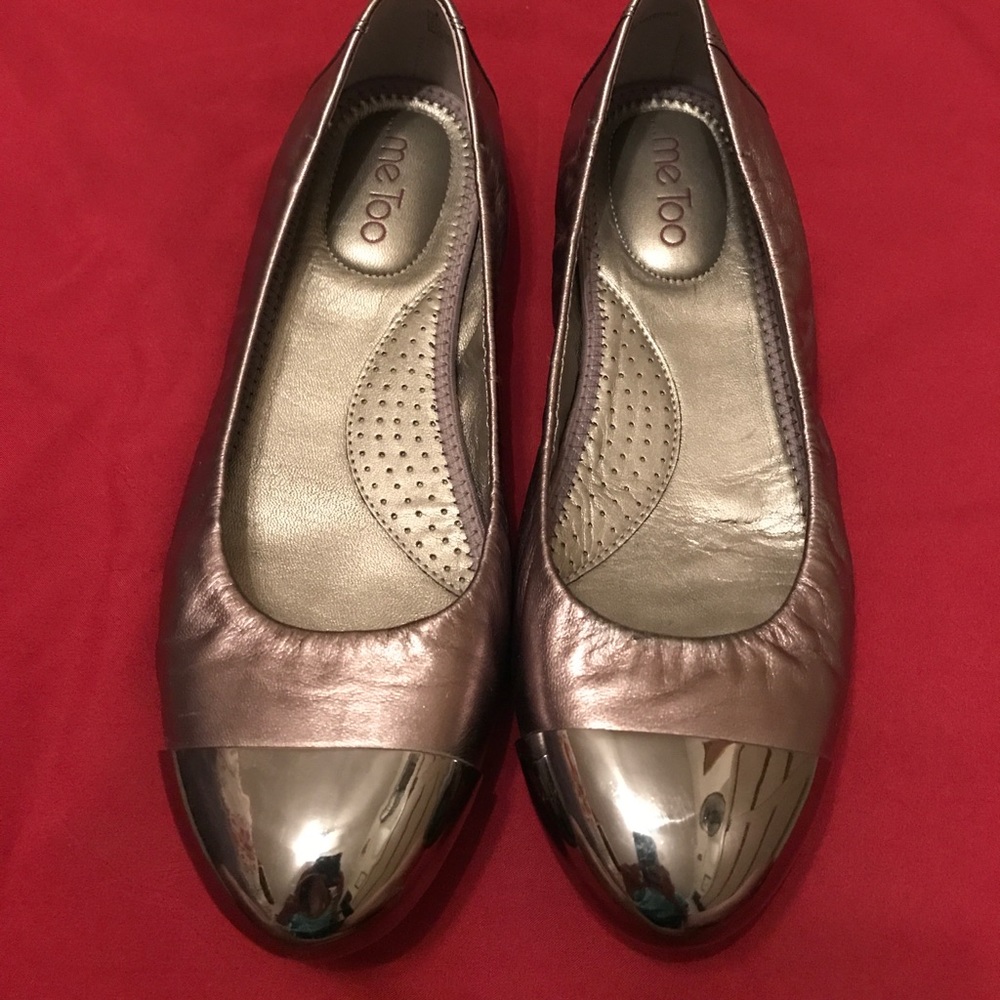 ME TOO LEATHER FLATS IN SIZE 8.5.